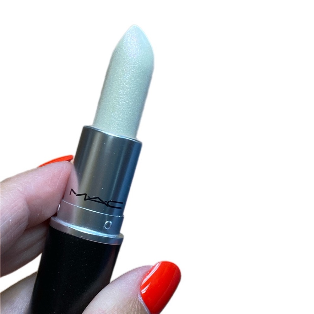 Mac Metallic Pearly One A17 lipstick